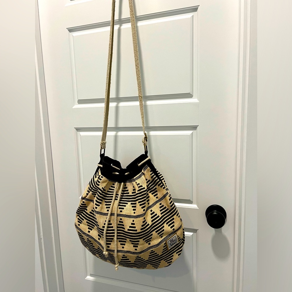DA Kine Hawaii bag. Black and tan
